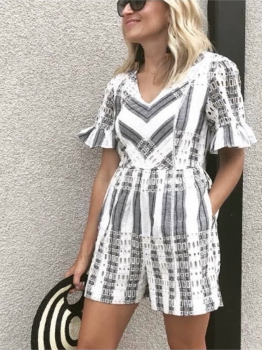ANTHROPOLOGIE | Ett:Twa Eyelet Striped Short Ruffle
Sleeve Romper SZ 8 MSRP $128